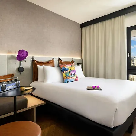 Moxy La