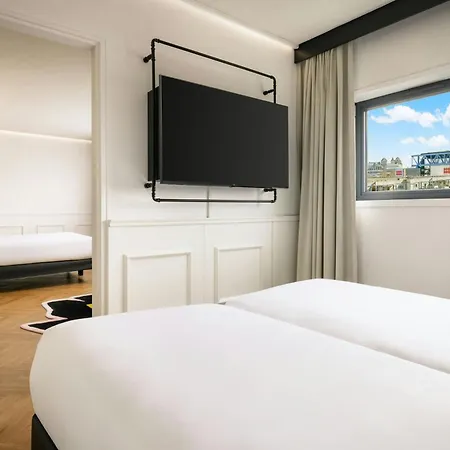 Moxy La ホテル 4*