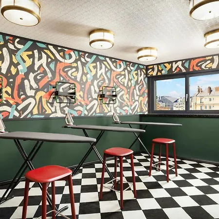 Moxy La