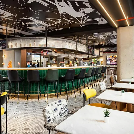 Moxy La