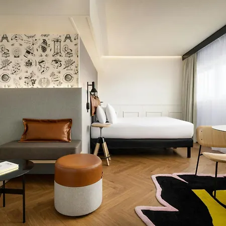 Moxy La Hotel Parijs