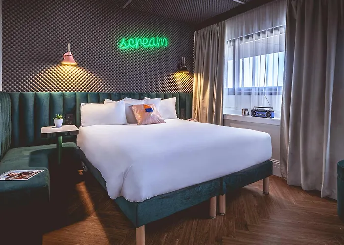 Moxy La Parijs
