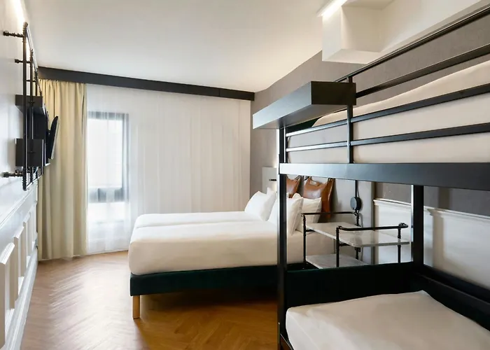 Moxy La Hotel